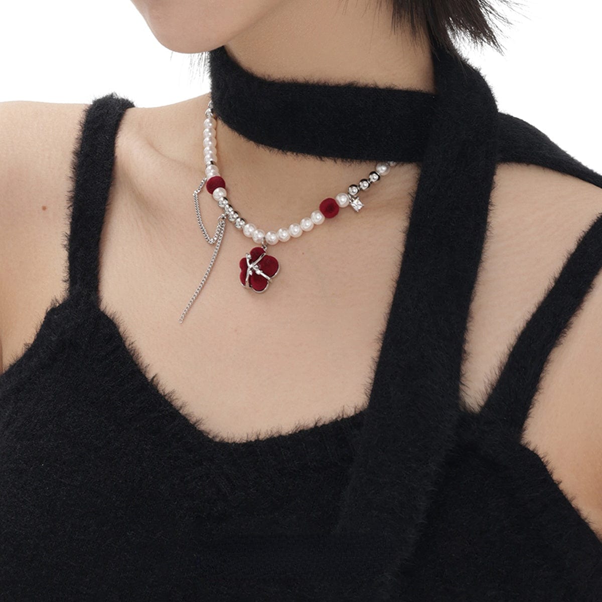 Kobine Women's Grunge Flocking Floral Pearl Necklace