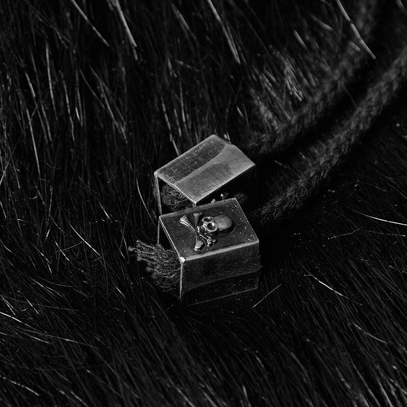 Men's Gothic Hooded Sleeveless Long Fur Cloak