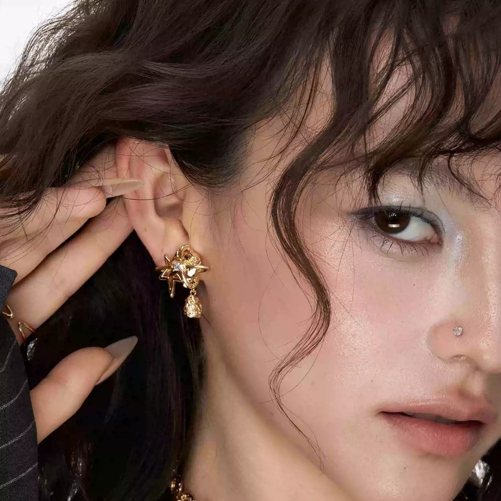 Kobine Women's Grunge Asymmetric Star Earrings